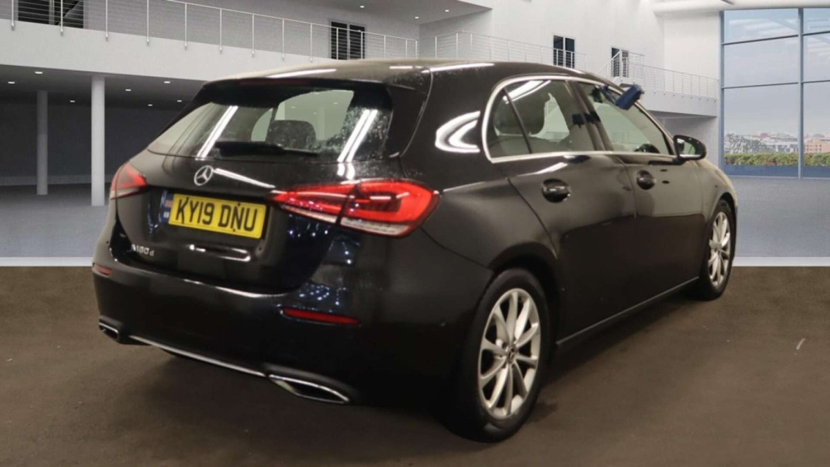 MERCEDES-BENZ A CLASS 2019 (19) 1.5 A180D SPORT (EXECUTIVE) HATCHBACK 5DR DIESEL 7G-DCT EURO 6 (S/S) (116 P - 2019 - £14,200