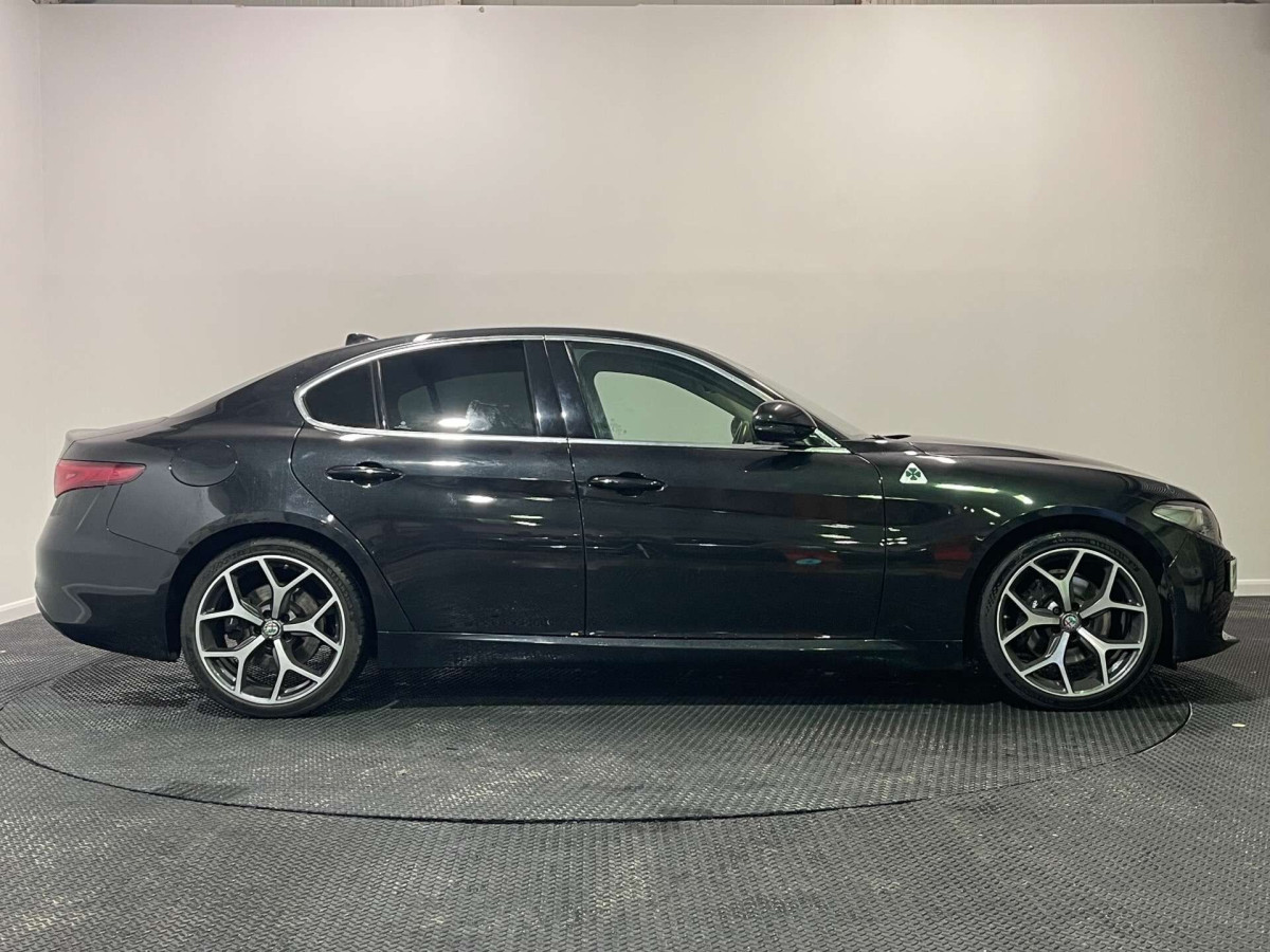 ALFA ROMEO GIULIA 2020 (20) 2.0T LUSSO TI SALOON 4DR PETROL AUTO EURO 6 (S/S) (200 PS) - 2020 - £19,500