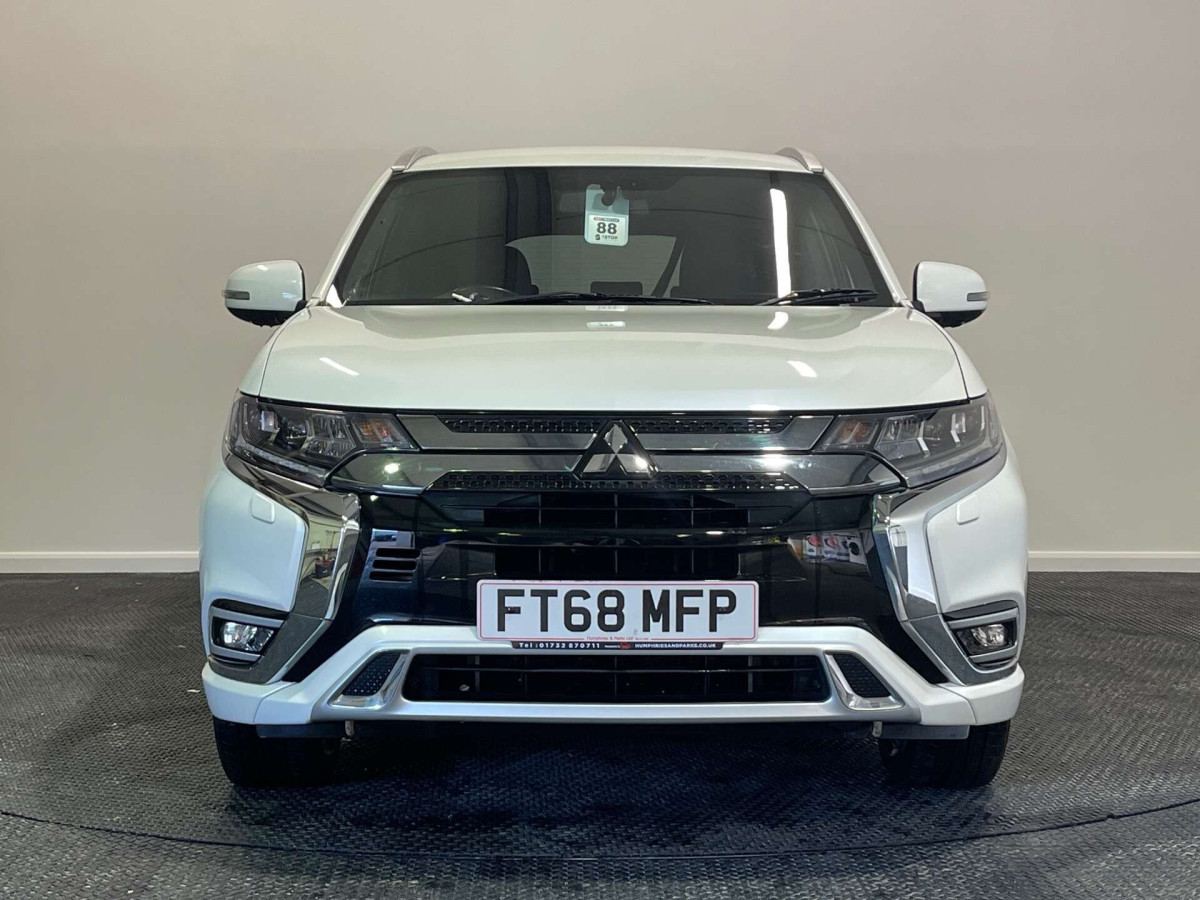 MITSUBISHI OUTLANDER 2018 (68) 2.4H TWINMOTOR 13.8KWH 4H SUV 5DR PETROL PLUG-IN HYBRID CVT 4WD EURO 6 (S/S - 2018 - £14,750