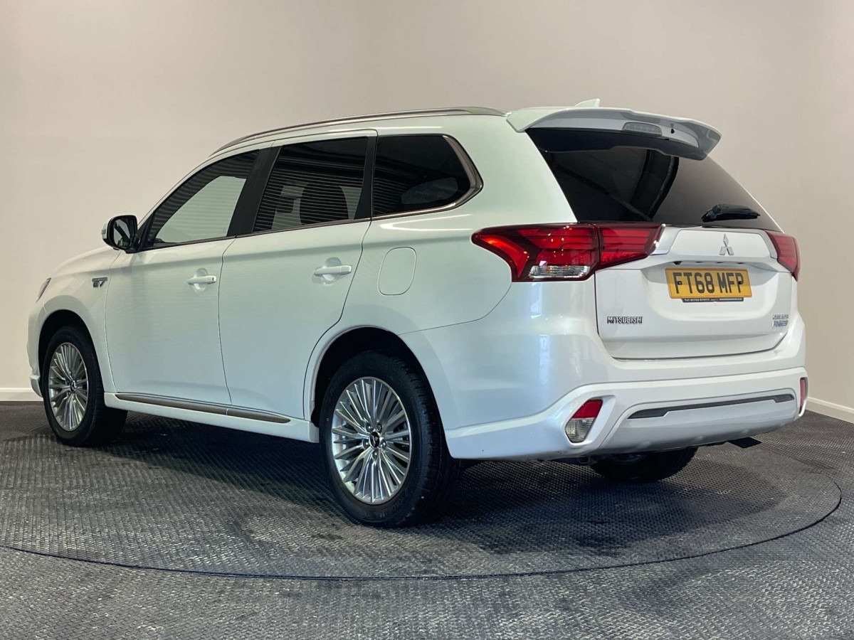 MITSUBISHI OUTLANDER 2018 (68) 2.4H TWINMOTOR 13.8KWH 4H SUV 5DR PETROL PLUG-IN HYBRID CVT 4WD EURO 6 (S/S - 2018 - £14,750