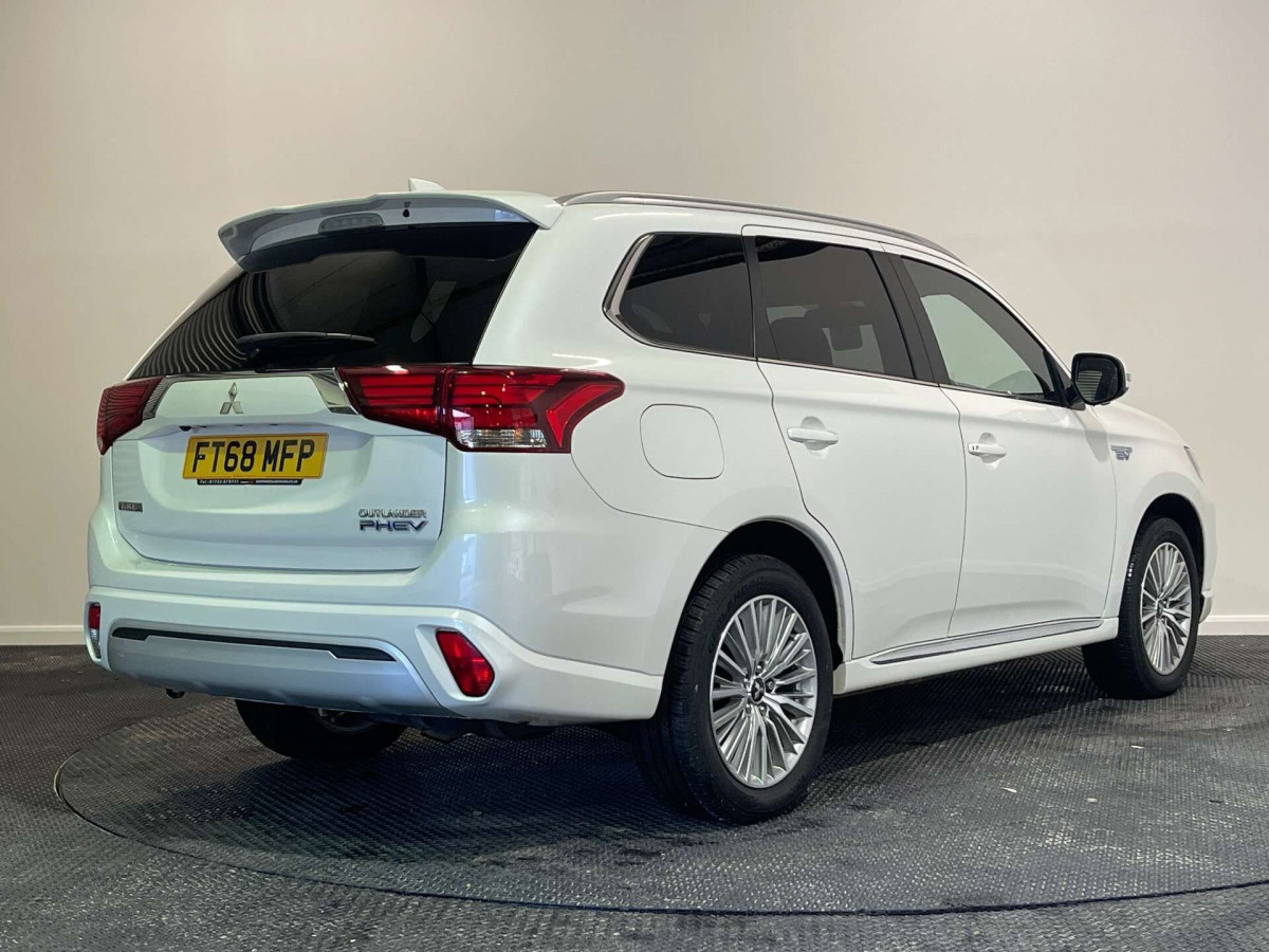 MITSUBISHI OUTLANDER 2018 (68) 2.4H TWINMOTOR 13.8KWH 4H SUV 5DR PETROL PLUG-IN HYBRID CVT 4WD EURO 6 (S/S - 2018 - £14,750