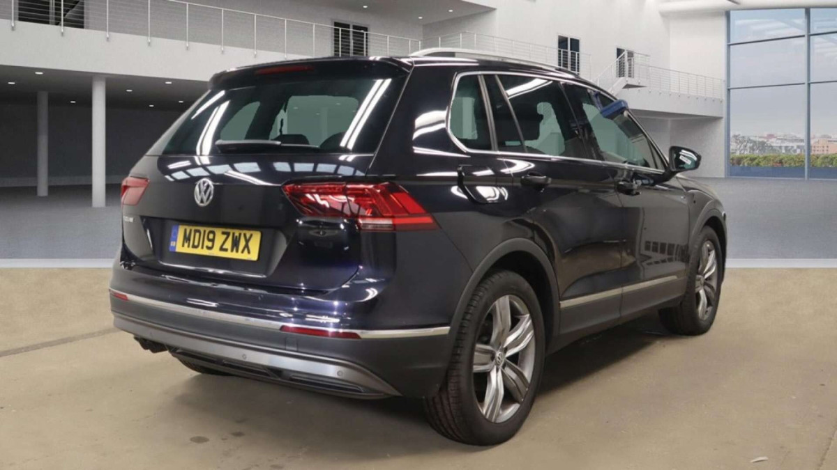 VOLKSWAGEN TIGUAN 2019 (19) 2.0 TDI SEL SUV 5DR DIESEL MANUAL EURO 6 (S/S) (150 PS) - 2019 - £14,800