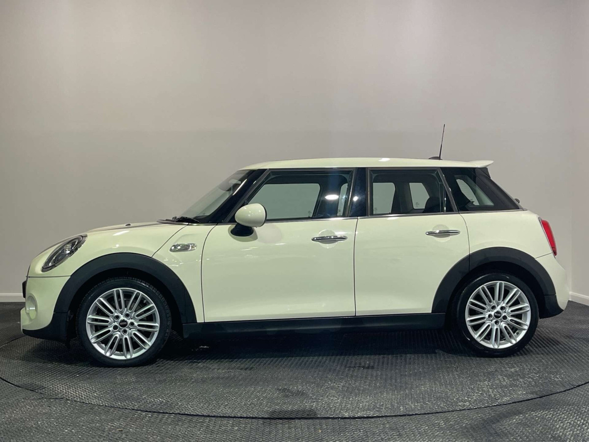 MINI HATCH 2018 (18) 2.0 COOPER S HATCHBACK 5DR PETROL STEPTRONIC EURO 6 (S/S) (192 PS) - 2018 - £10,100