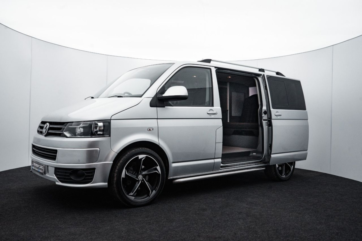 VOLKSWAGEN TRANSPORTER SHUTTLE 2.0 TD T30 SE MINIBUS 4DR DIESEL MANUAL L1 H1 (198 G/KM, 138 BHP) FRONT + R - 2013 - £22,000