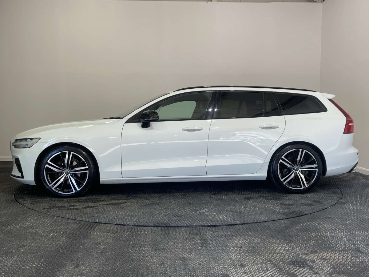 VOLVO V60 2019 (69) 2.0 D3 R-DESIGN ESTATE 5DR DIESEL AUTO EURO 6 (S/S) (150 PS) - 2019 - £17,700