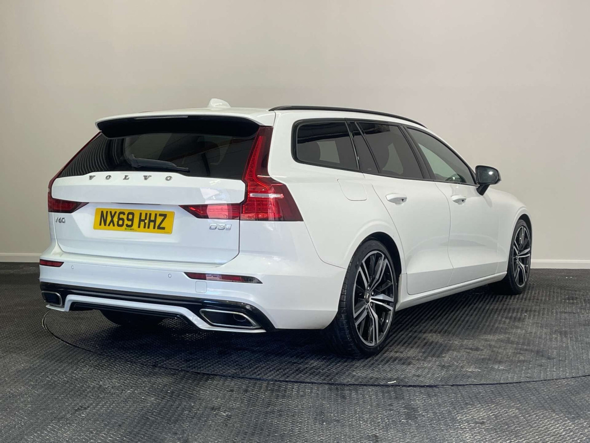 VOLVO V60 2019 (69) 2.0 D3 R-DESIGN ESTATE 5DR DIESEL AUTO EURO 6 (S/S) (150 PS) - 2019 - £17,700