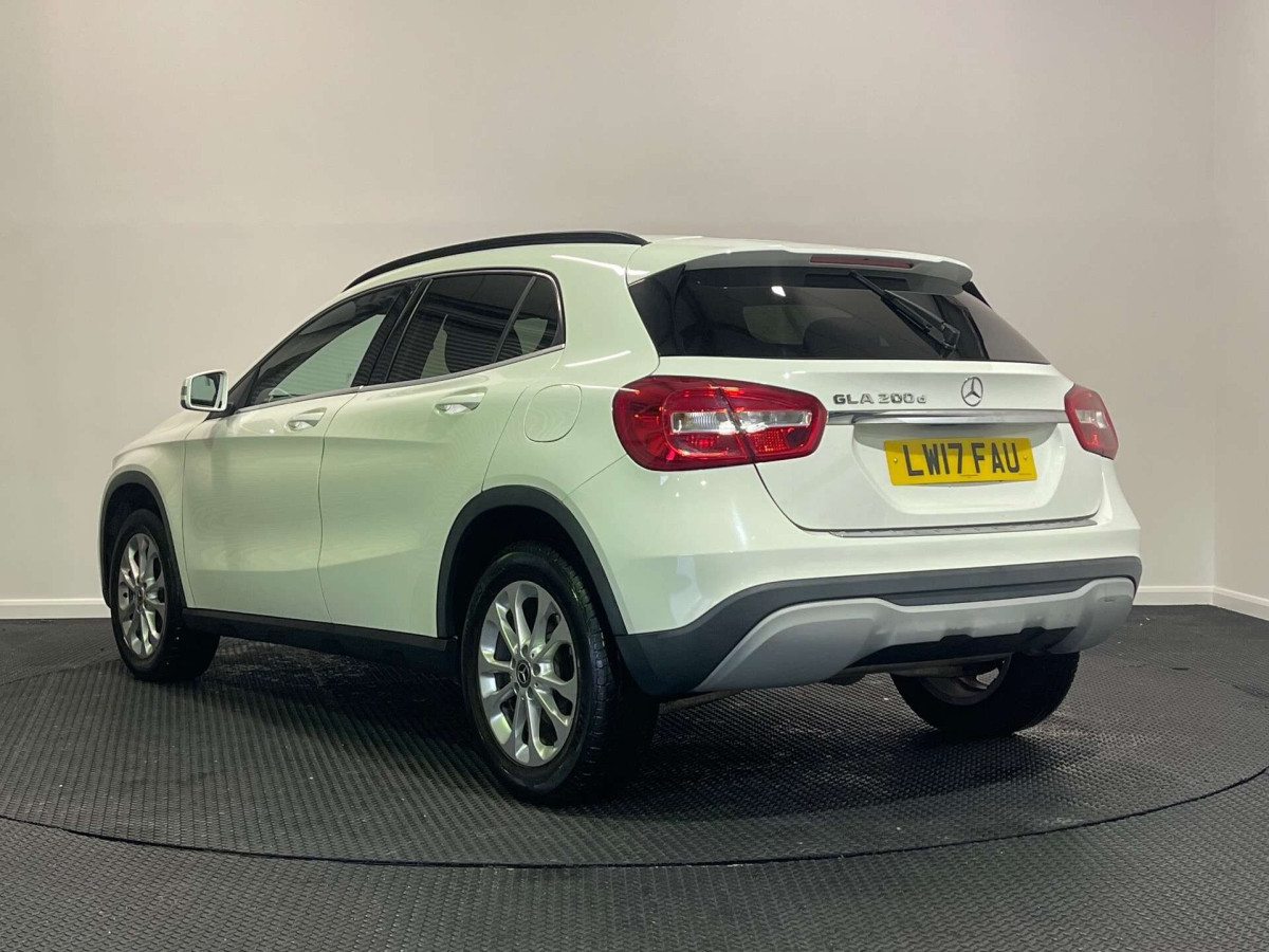 MERCEDES-BENZ GLA 2017 (17) 2.1 GLA200D SE SUV 5DR DIESEL MANUAL EURO 6 (S/S) (136 PS) - 2017 - £10,250