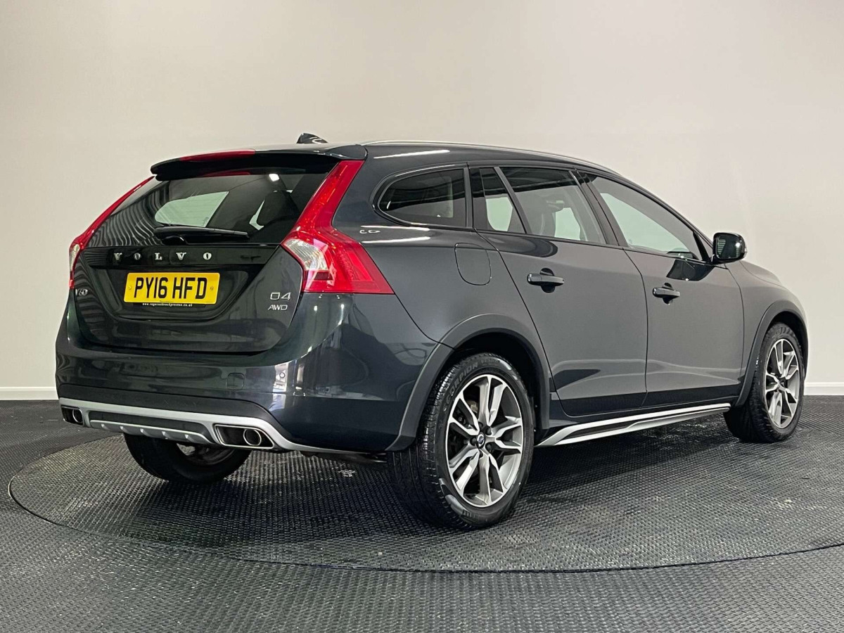 VOLVO V60 2016 (16) 2.4 D4 LUX NAV ESTATE 5DR DIESEL AUTO AWD EURO 6 (S/S) (190 PS) - 2016 - £12,500