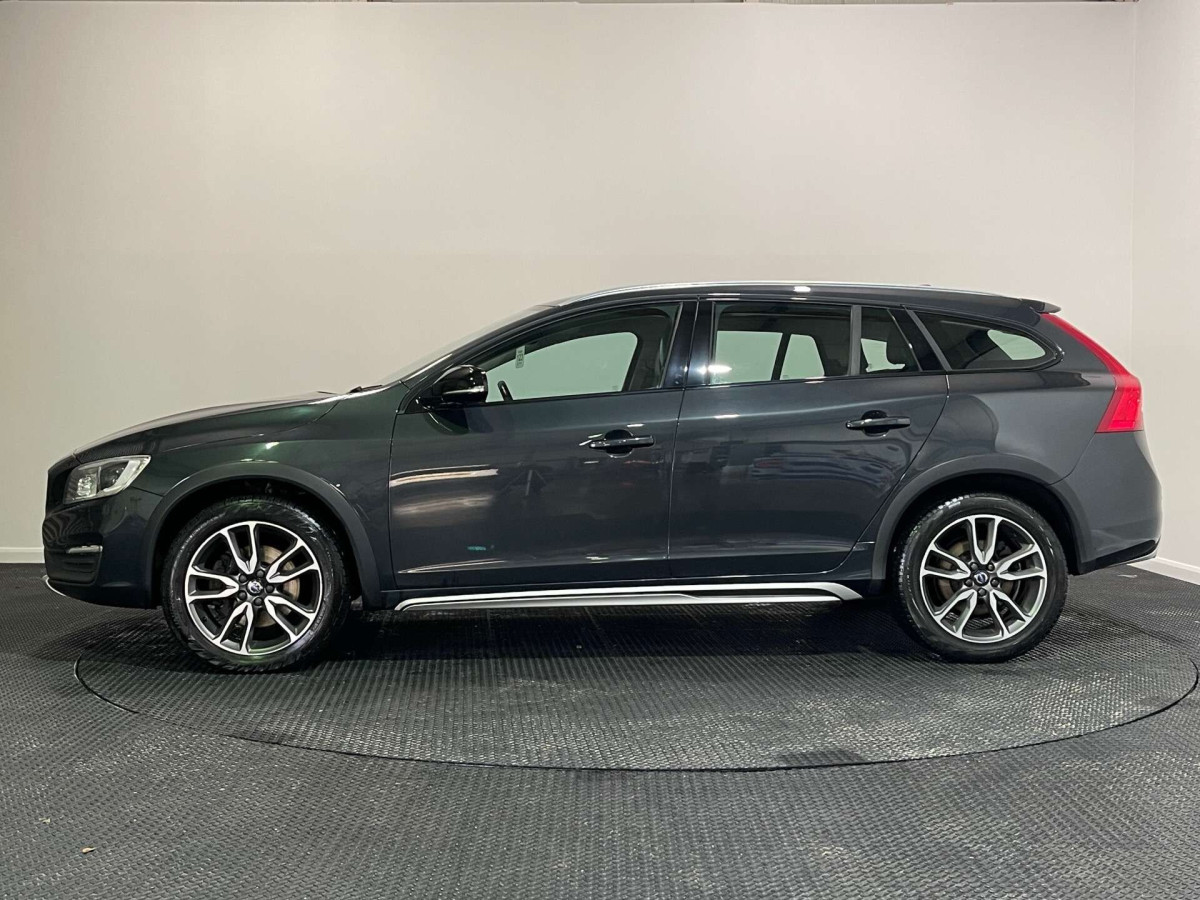 VOLVO V60 2016 (16) 2.4 D4 LUX NAV ESTATE 5DR DIESEL AUTO AWD EURO 6 (S/S) (190 PS) - 2016 - £12,500