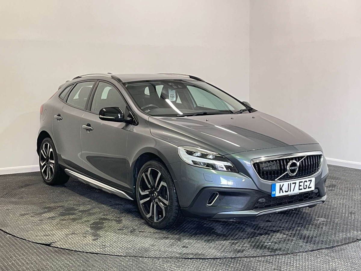 VOLVO V40 2017 (17) 2.0 D3 PRO HATCHBACK 5DR DIESEL MANUAL EURO 6 (S/S) (150 PS) - 2017 - £10,250