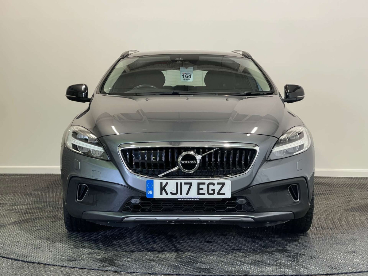 VOLVO V40 2017 (17) 2.0 D3 PRO HATCHBACK 5DR DIESEL MANUAL EURO 6 (S/S) (150 PS) - 2017 - £10,250