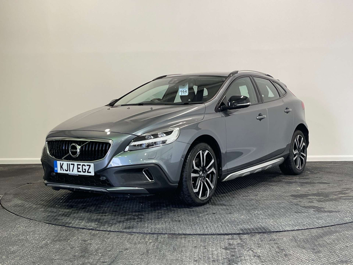 VOLVO V40 2017 (17) 2.0 D3 PRO HATCHBACK 5DR DIESEL MANUAL EURO 6 (S/S) (150 PS) - 2017 - £10,250