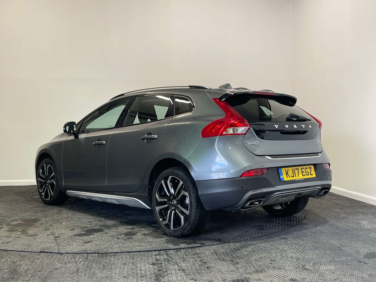 VOLVO V40 2017 (17) 2.0 D3 PRO HATCHBACK 5DR DIESEL MANUAL EURO 6 (S/S) (150 PS) - 2017 - £10,250