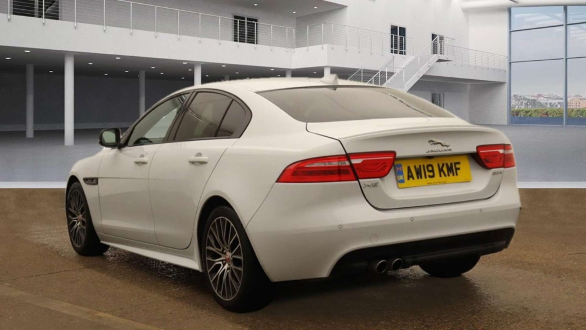 JAGUAR XE 2019 (19) 2.0D LANDMARK SALOON 4DR DIESEL AUTO EURO 6 (S/S) (180 PS) - 2019 - £12,900