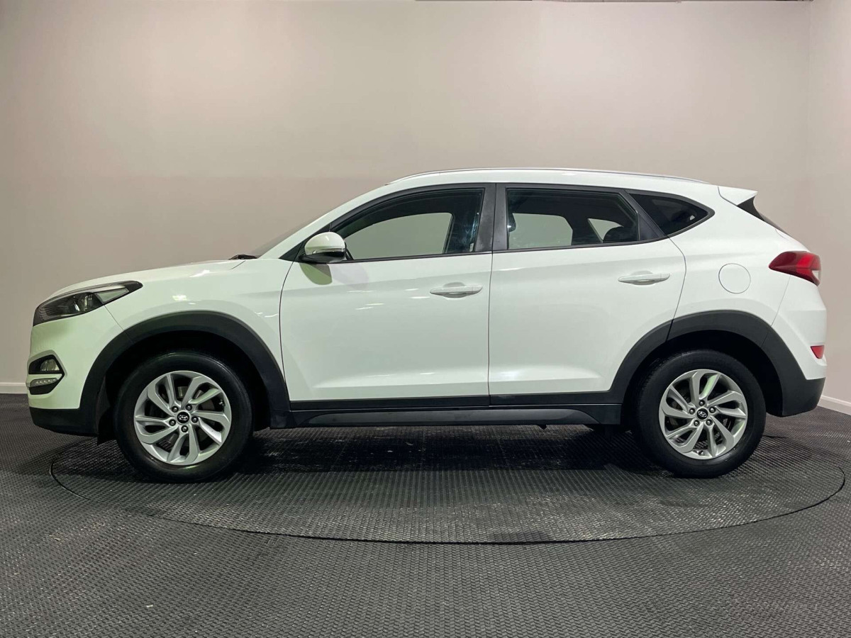 HYUNDAI TUCSON 2018 (18) 1.6 GDI BLUE DRIVE SE NAV SUV 5DR PETROL MANUAL EURO 6 (S/S) (132 PS) - 2018 - £10,000