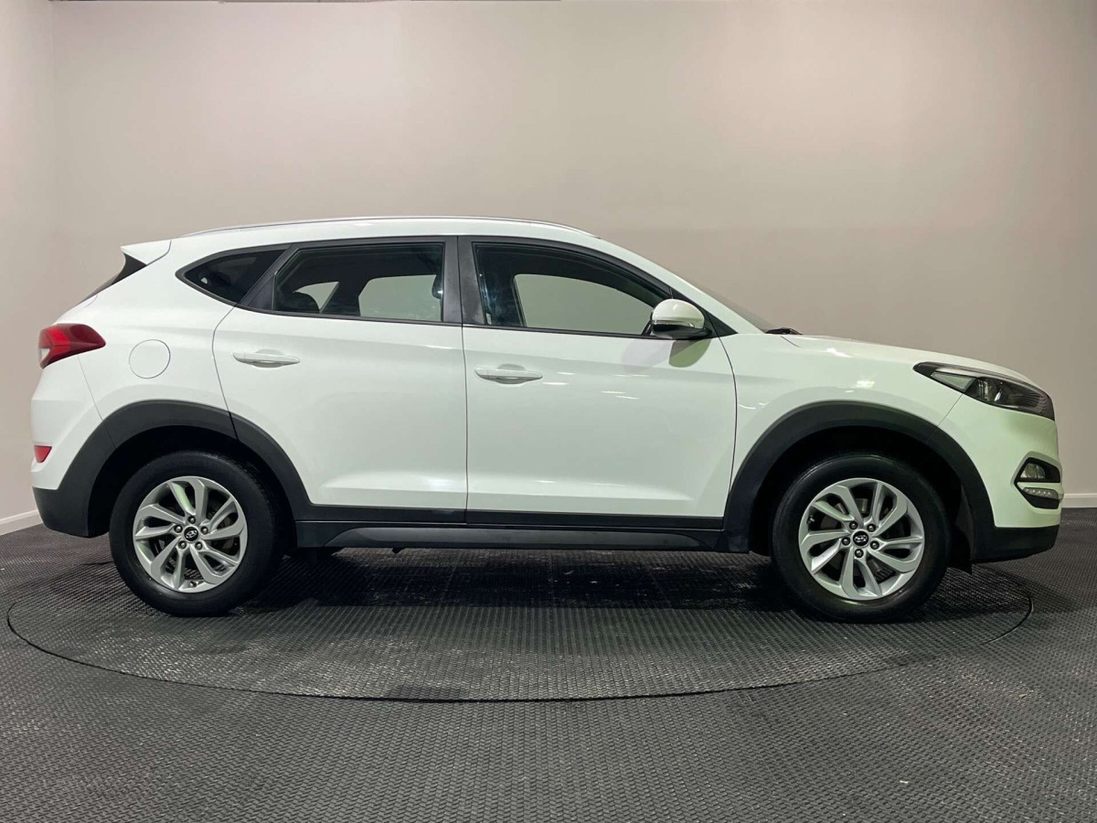 HYUNDAI TUCSON 2018 (18) 1.6 GDI BLUE DRIVE SE NAV SUV 5DR PETROL MANUAL EURO 6 (S/S) (132 PS) - 2018 - £10,000