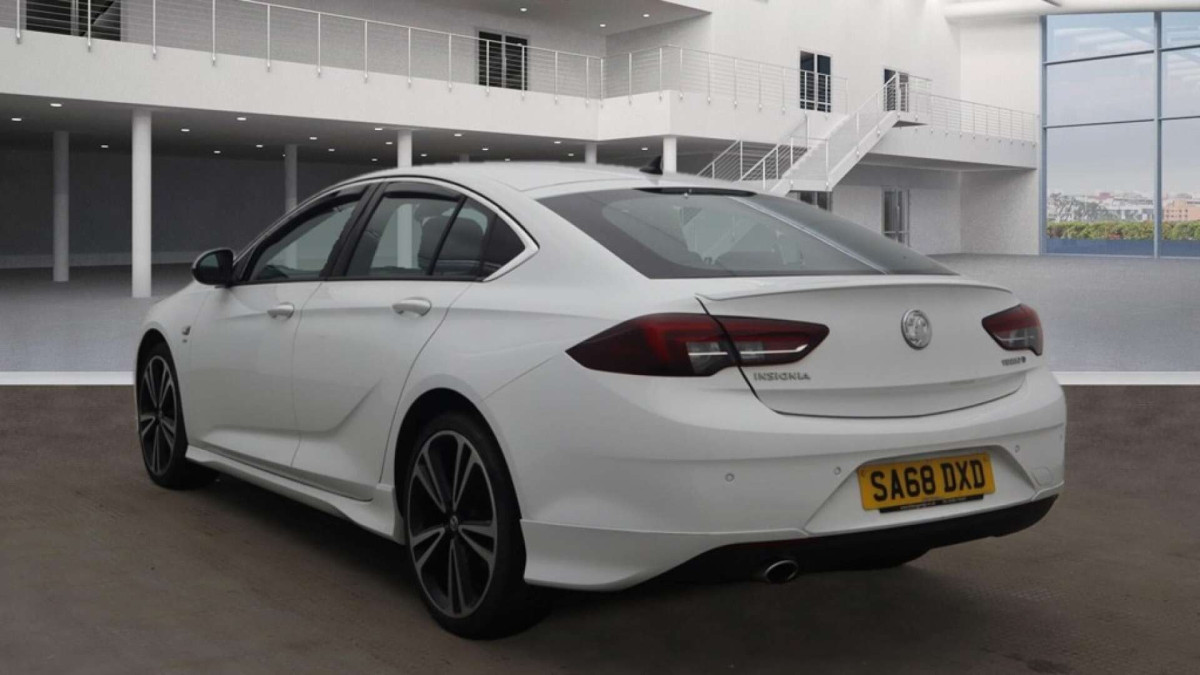 VAUXHALL INSIGNIA 2018 (68) 2.0 TURBO D BLUEINJECTION SRI VX LINE NAV GRAND SPORT 5DR DIESEL MANUAL EUR - 2018 - £11,000