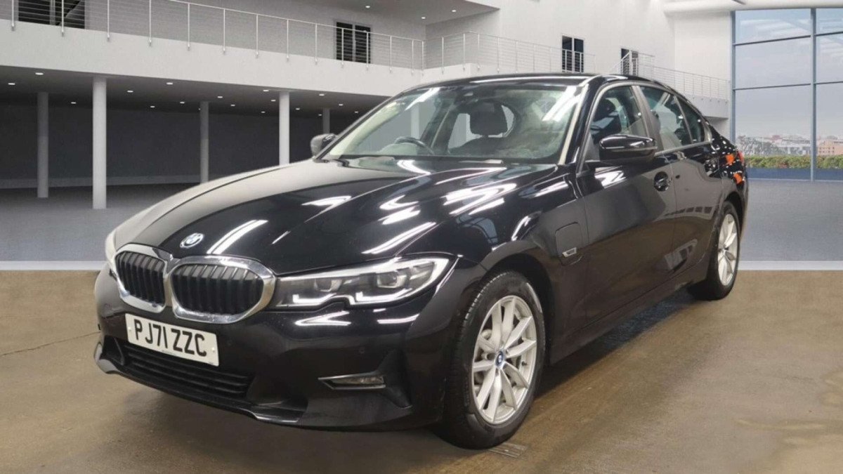 BMW 3 SERIES 2022 (71) 2.0 330E 12KWH SE PRO SALOON 4DR PETROL PLUG-IN HYBRID AUTO EURO 6 (S/S) (2 - 2022 - £14,000