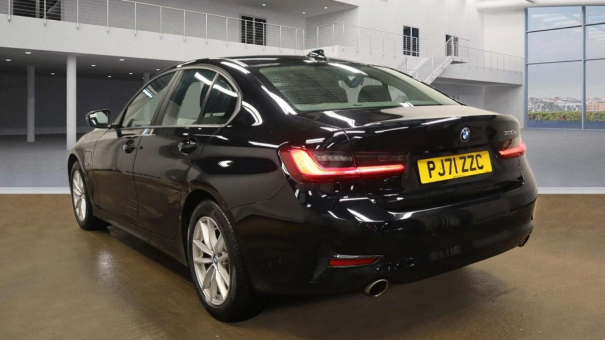 BMW 3 SERIES 2022 (71) 2.0 330E 12KWH SE PRO SALOON 4DR PETROL PLUG-IN HYBRID AUTO EURO 6 (S/S) (2 - 2022 - £14,000