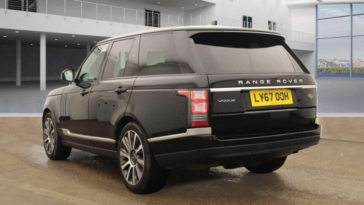 LAND ROVER RANGE ROVER 2017 (67) 3.0 TD V6 VOGUE SUV 5DR DIESEL AUTO 4WD EURO 6 (S/S) (258 PS) - 2017 - £23,000