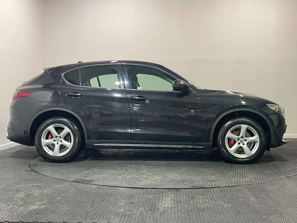 ALFA ROMEO STELVIO 2018 (18) 2.2 TD SUPER SUV 5DR DIESEL AUTO Q4 AWD EURO 6 (S/S) (210 PS) - 2018 - £17,000