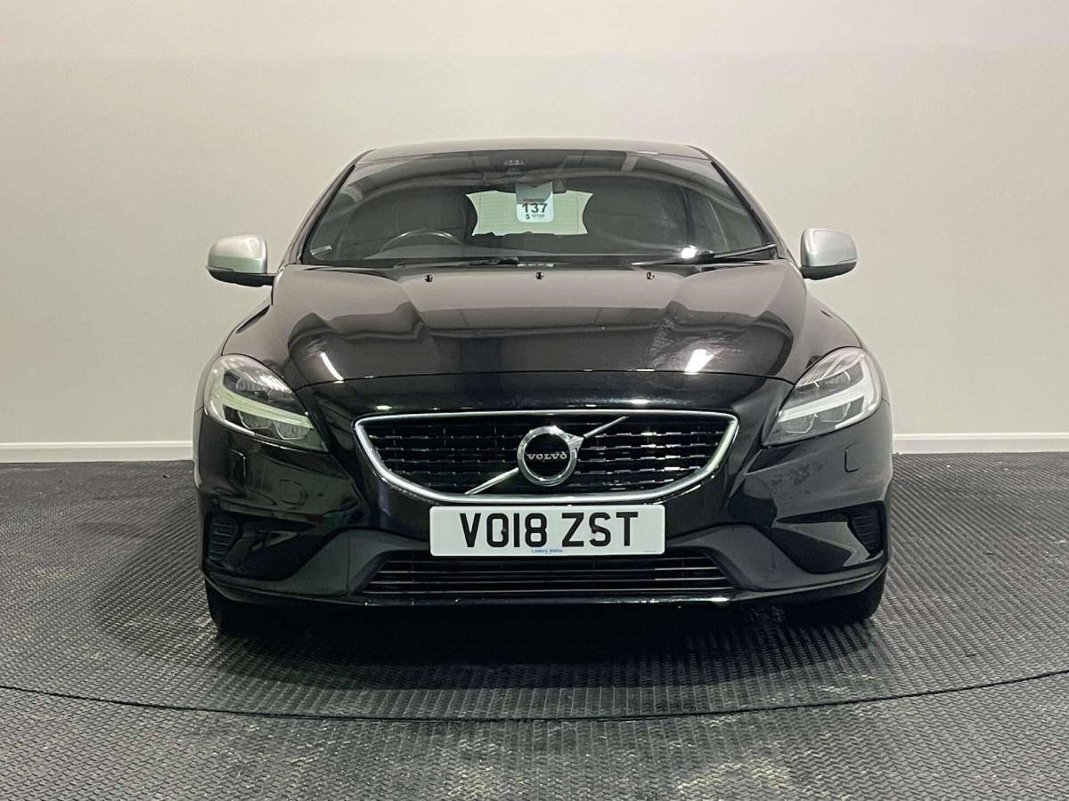 VOLVO V40 2018 (18) 2.0 D2 R-DESIGN NAV PLUS HATCHBACK 5DR DIESEL MANUAL EURO 6 (S/S) (120 PS) - 2018 - £10,250