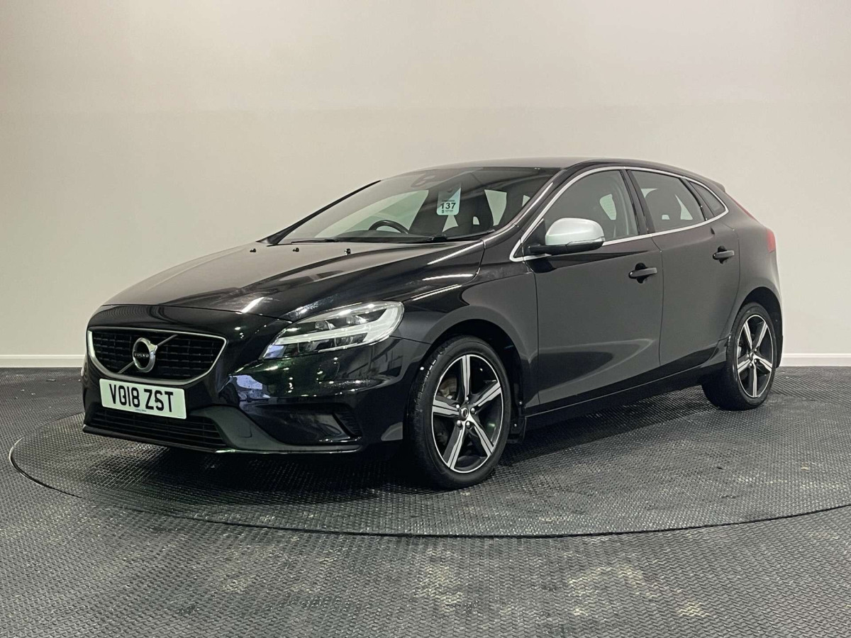 VOLVO V40 2018 (18) 2.0 D2 R-DESIGN NAV PLUS HATCHBACK 5DR DIESEL MANUAL EURO 6 (S/S) (120 PS) - 2018 - £10,250