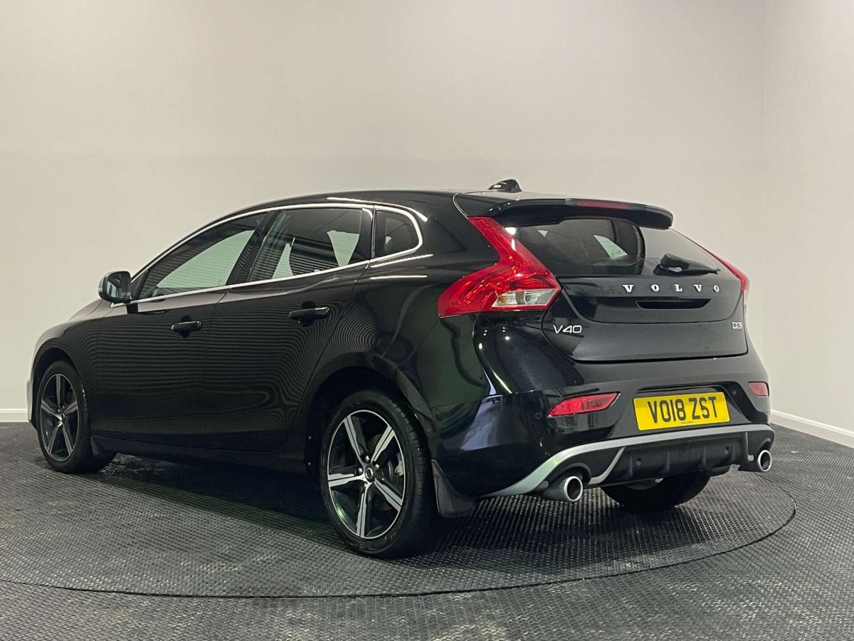 VOLVO V40 2018 (18) 2.0 D2 R-DESIGN NAV PLUS HATCHBACK 5DR DIESEL MANUAL EURO 6 (S/S) (120 PS) - 2018 - £10,250