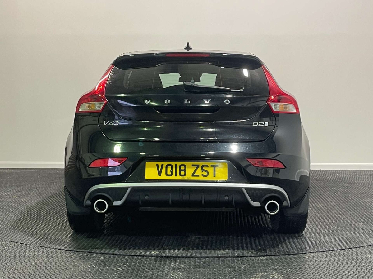 VOLVO V40 2018 (18) 2.0 D2 R-DESIGN NAV PLUS HATCHBACK 5DR DIESEL MANUAL EURO 6 (S/S) (120 PS) - 2018 - £10,250