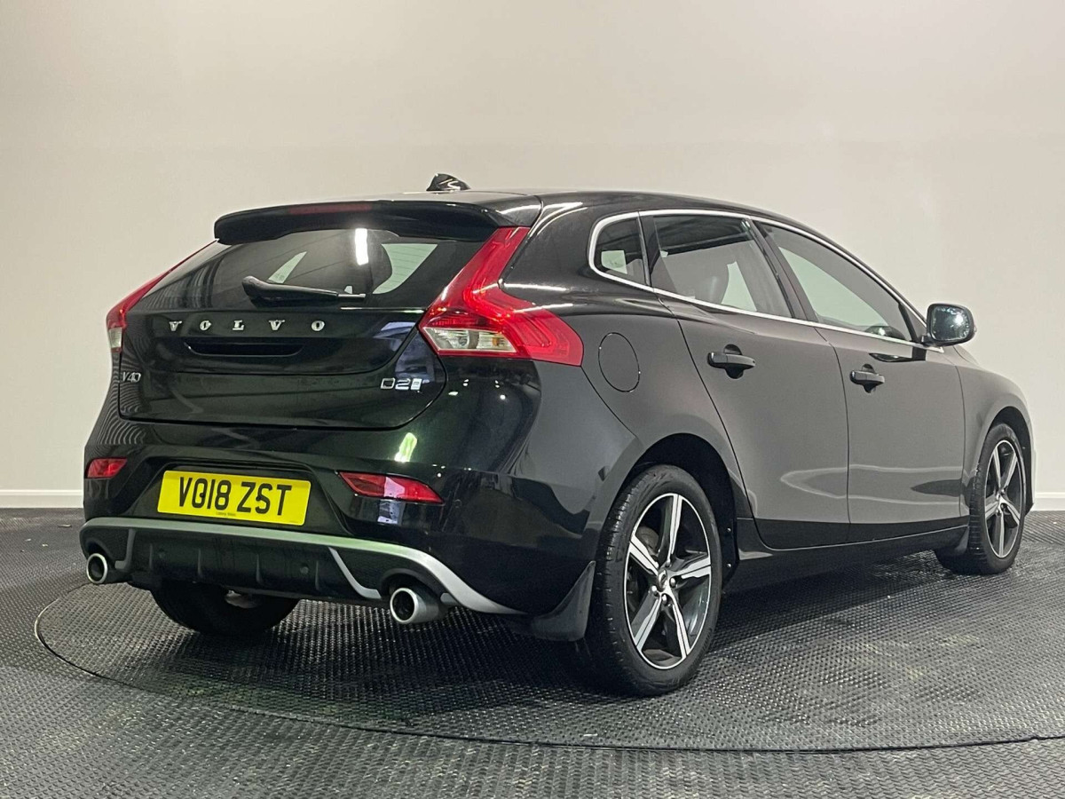 VOLVO V40 2018 (18) 2.0 D2 R-DESIGN NAV PLUS HATCHBACK 5DR DIESEL MANUAL EURO 6 (S/S) (120 PS) - 2018 - £10,250