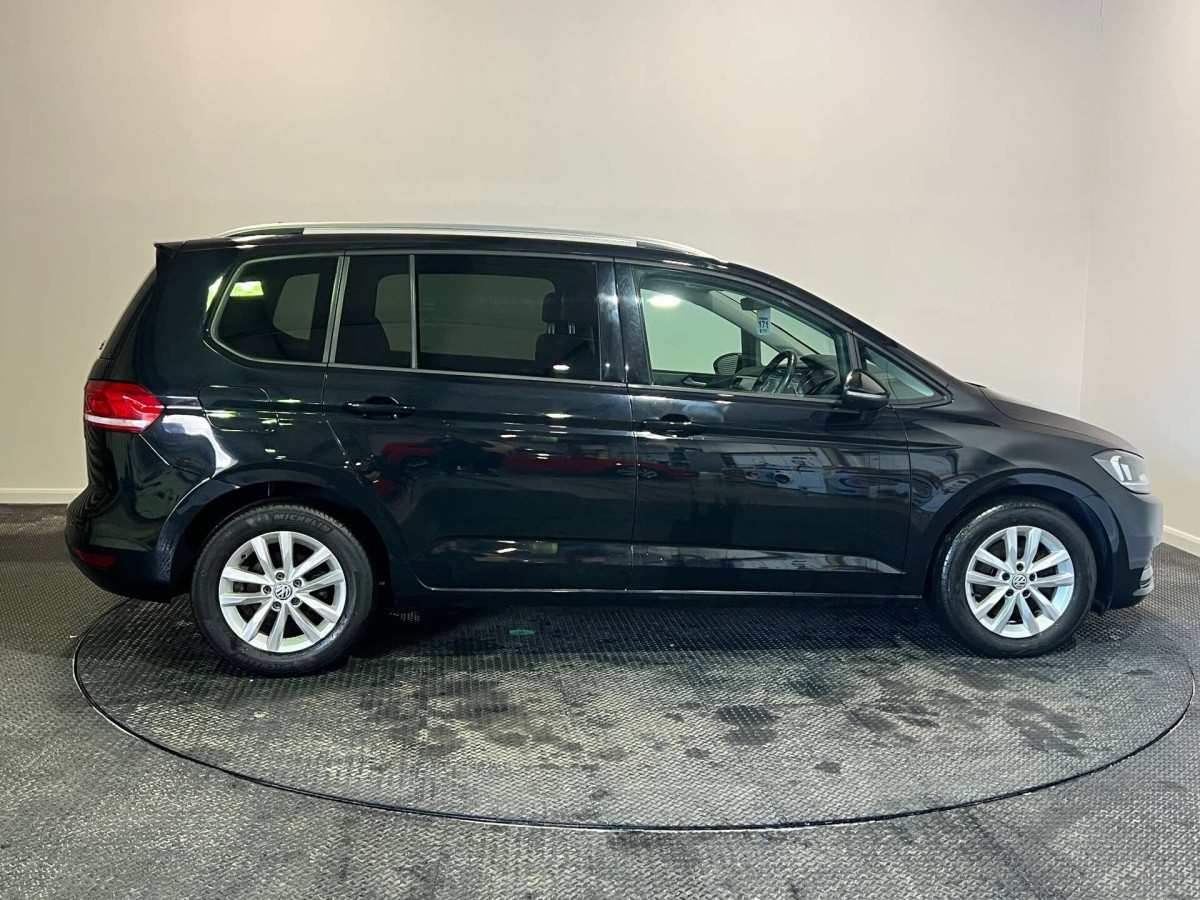 VOLKSWAGEN TOURAN 2018 (68) 1.6 TDI SE MPV 5DR DIESEL DSG EURO 6 (S/S) (115 PS) - 2018 - £13,800