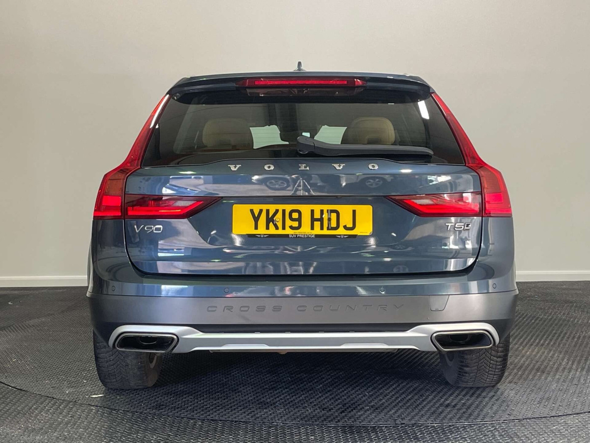 VOLVO V90 2019 (19) 2.0 T5 ESTATE 5DR PETROL AUTO AWD EURO 6 (S/S) (250 PS) - 2019 - £16,350