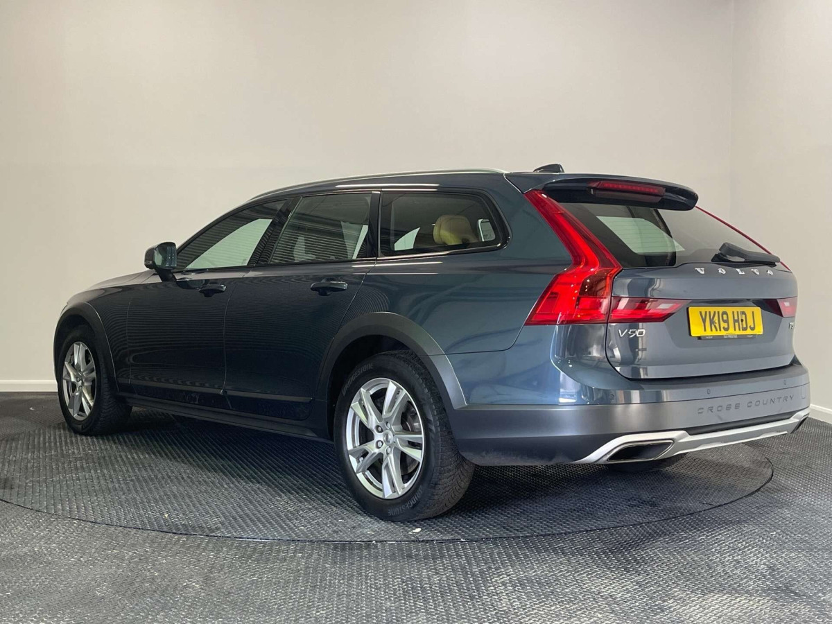 VOLVO V90 2019 (19) 2.0 T5 ESTATE 5DR PETROL AUTO AWD EURO 6 (S/S) (250 PS) - 2019 - £16,350