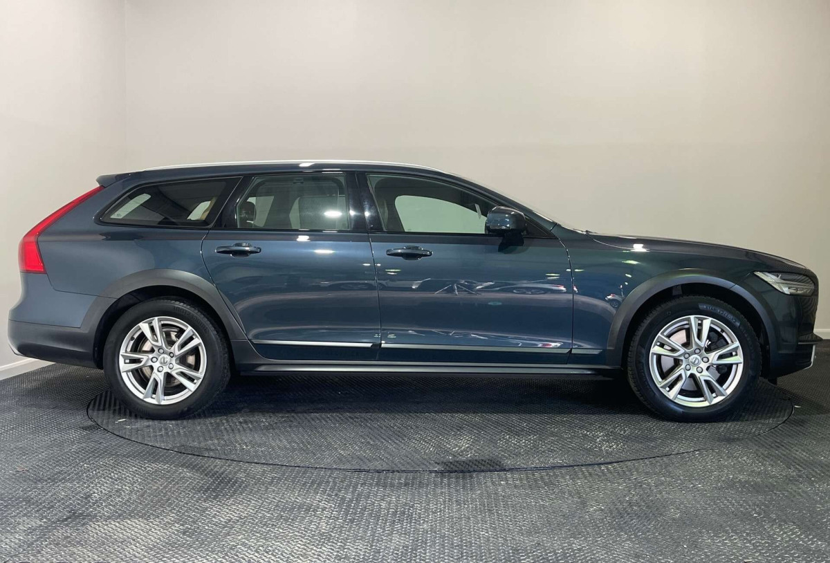 VOLVO V90 2019 (19) 2.0 T5 ESTATE 5DR PETROL AUTO AWD EURO 6 (S/S) (250 PS) - 2019 - £16,350