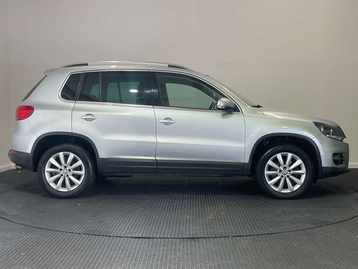 VOLKSWAGEN TIGUAN 2015 (15) 2.0 TDI BLUEMOTION TECH MATCH SUV 5DR DIESEL MANUAL 4WD EURO 5 (S/S) (140 P - 2015 - £7,250