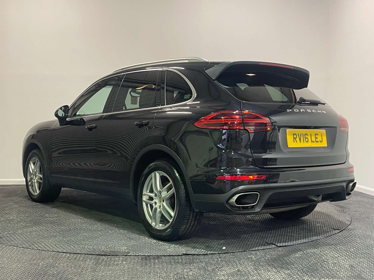 PORSCHE CAYENNE 2016 (16) 3.0 TD V6 SUV 5DR DIESEL TIPTRONICS 4WD EURO 6 (S/S) (262 PS) - 2016 - £21,500