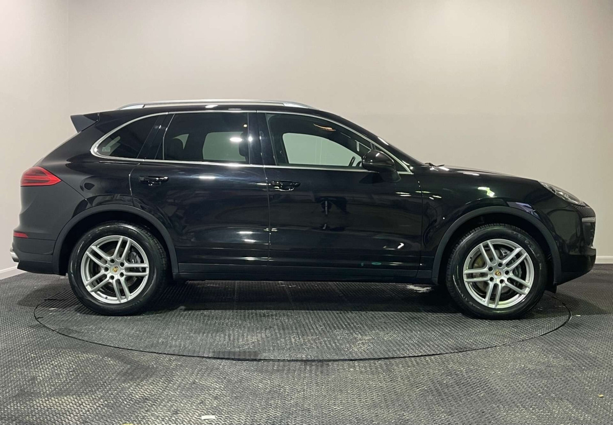 PORSCHE CAYENNE 2016 (16) 3.0 TD V6 SUV 5DR DIESEL TIPTRONICS 4WD EURO 6 (S/S) (262 PS) - 2016 - £21,500