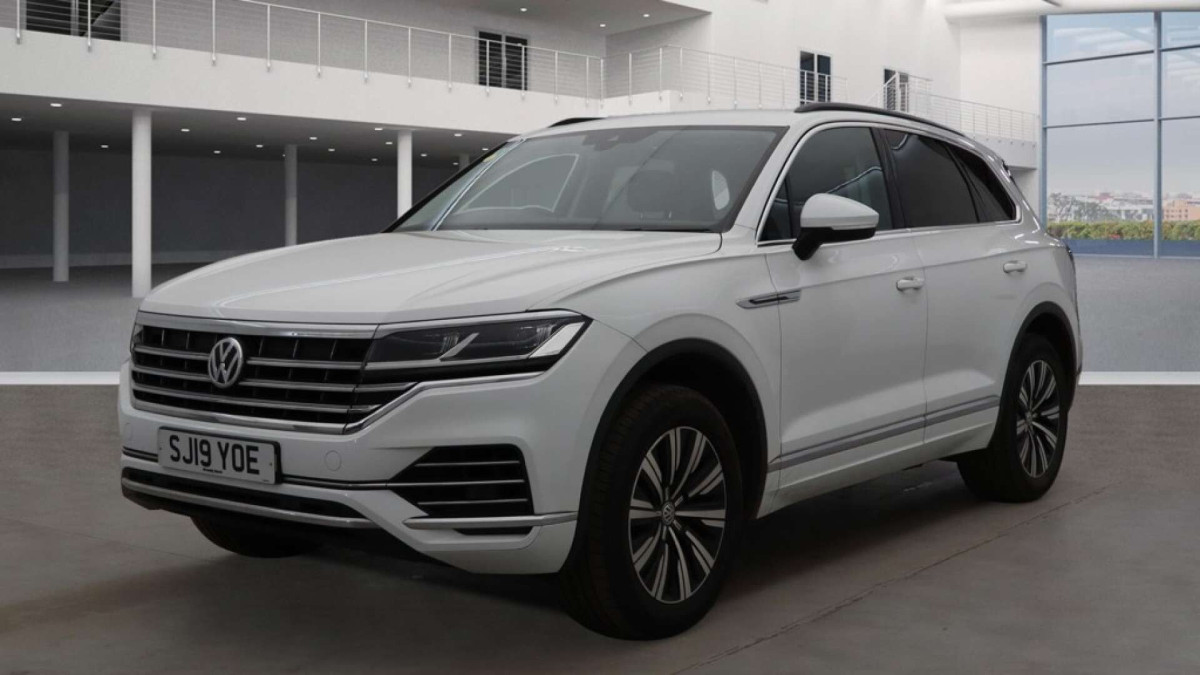 VOLKSWAGEN TOUAREG 2019 (19) 3.0 TDI V6 SEL SUV 5DR DIESEL TIPTRONIC 4MOTION EURO 6 (S/S) (231 PS) - 2019 - £23,900