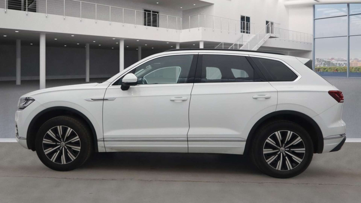 VOLKSWAGEN TOUAREG 2019 (19) 3.0 TDI V6 SEL SUV 5DR DIESEL TIPTRONIC 4MOTION EURO 6 (S/S) (231 PS) - 2019 - £23,900