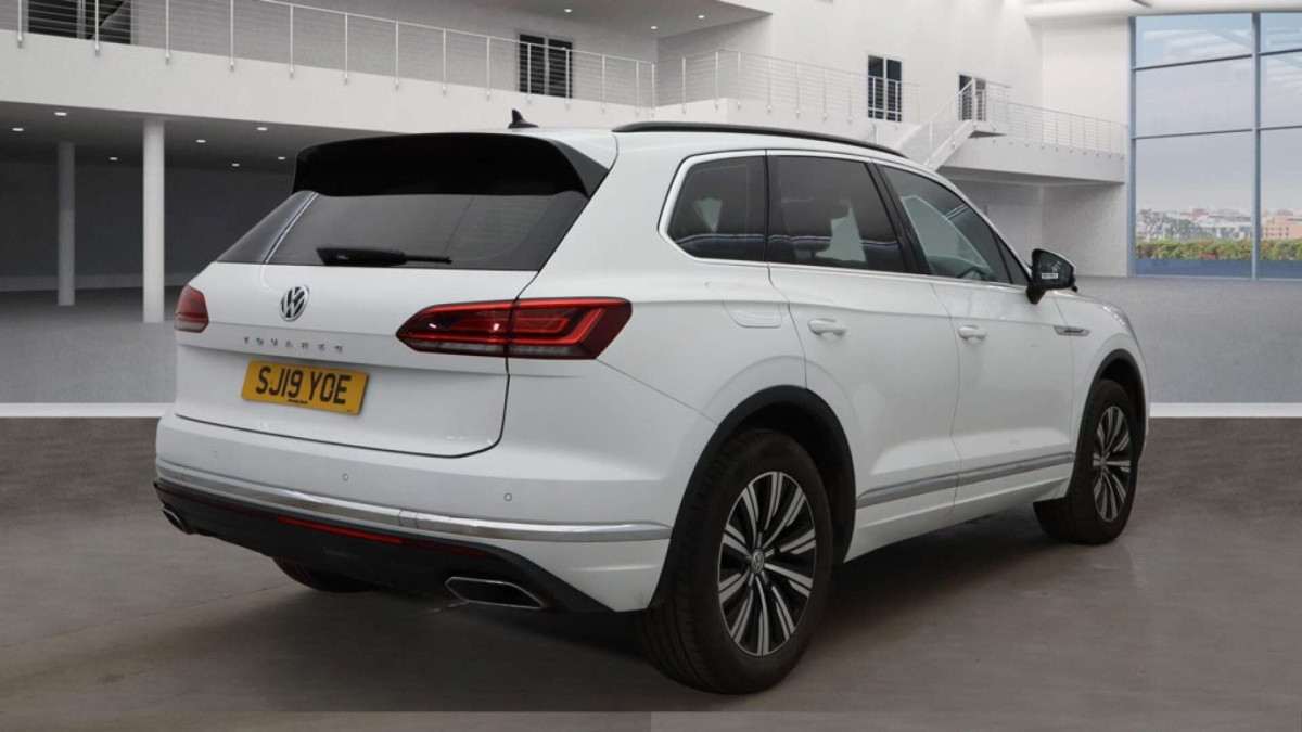 VOLKSWAGEN TOUAREG 2019 (19) 3.0 TDI V6 SEL SUV 5DR DIESEL TIPTRONIC 4MOTION EURO 6 (S/S) (231 PS) - 2019 - £23,900