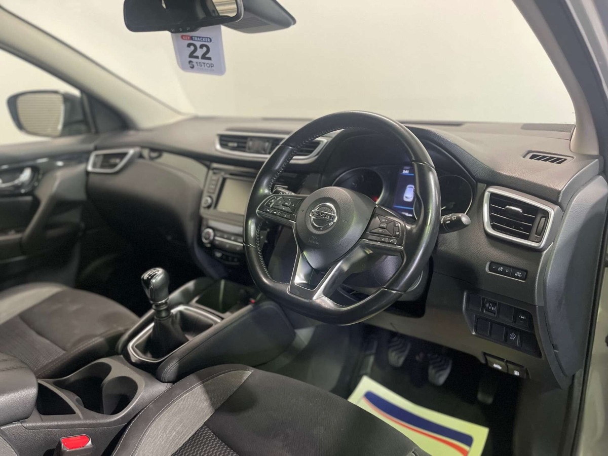 NISSAN QASHQAI 2019 (69) 1.3 DIG-T ACENTA PREMIUM SUV 5DR PETROL MANUAL EURO 6 (S/S) (140 PS) - 2019 - £10,000