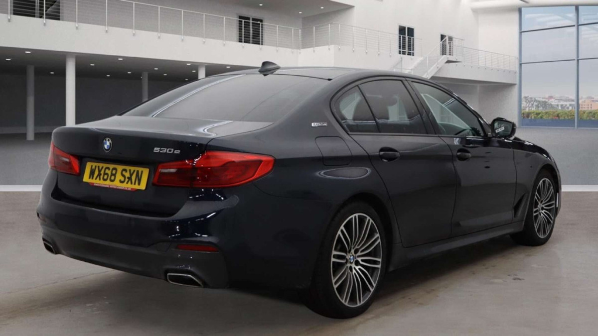 BMW 5 SERIES 2018 (68) 2.0 530E 9.2KWH M SPORT SALOON 4DR PETROL PLUG-IN HYBRID AUTO EURO 6 (S/S) - 2018 - £16,000