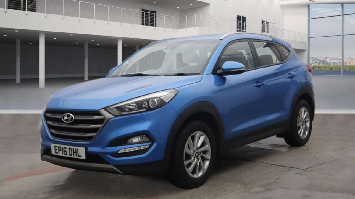 HYUNDAI TUCSON 2016 (16) 1.7 CRDI BLUE DRIVE SE NAV SUV 5DR DIESEL MANUAL EURO 6 (S/S) (116 PS) - 2016 - £8,000