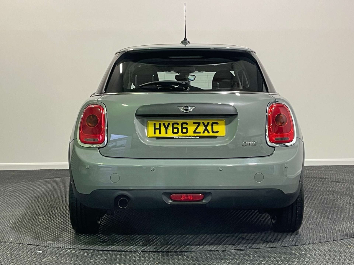 MINI HATCH 2016 (66) 1.2 ONE HATCHBACK 5DR PETROL AUTO EURO 6 (S/S) (102 PS) - 2016 - £10,250