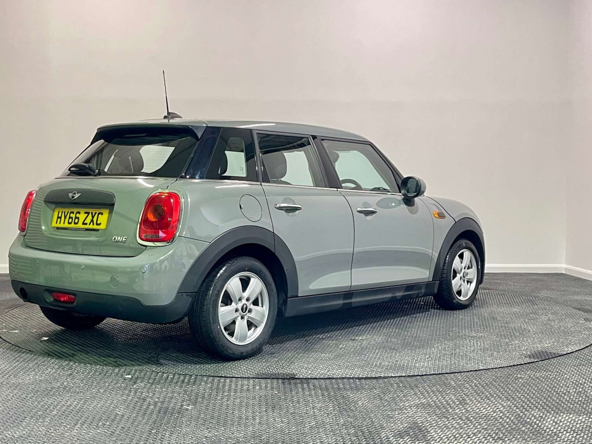 MINI HATCH 2016 (66) 1.2 ONE HATCHBACK 5DR PETROL AUTO EURO 6 (S/S) (102 PS) - 2016 - £10,250