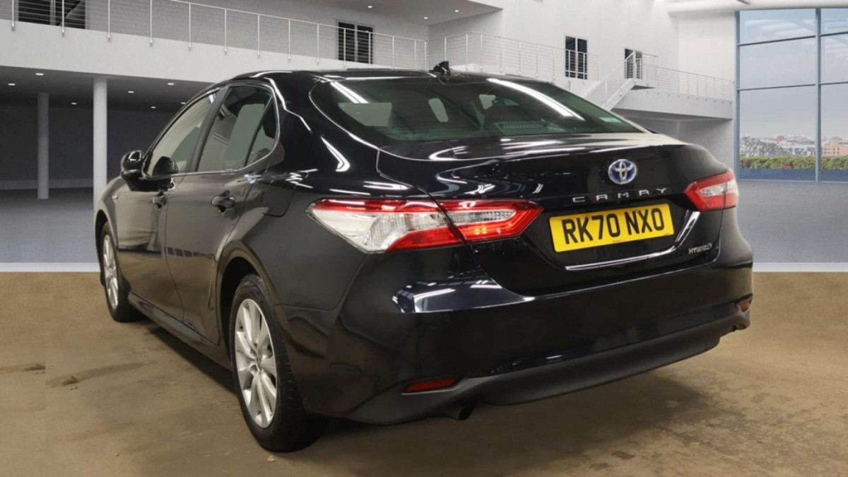 TOYOTA CAMRY 2020 (70) 2.5 VVT-H DESIGN SALOON 4DR PETROL HYBRID CVT EURO 6 (S/S) (218 PS) - 2020 - £17,900