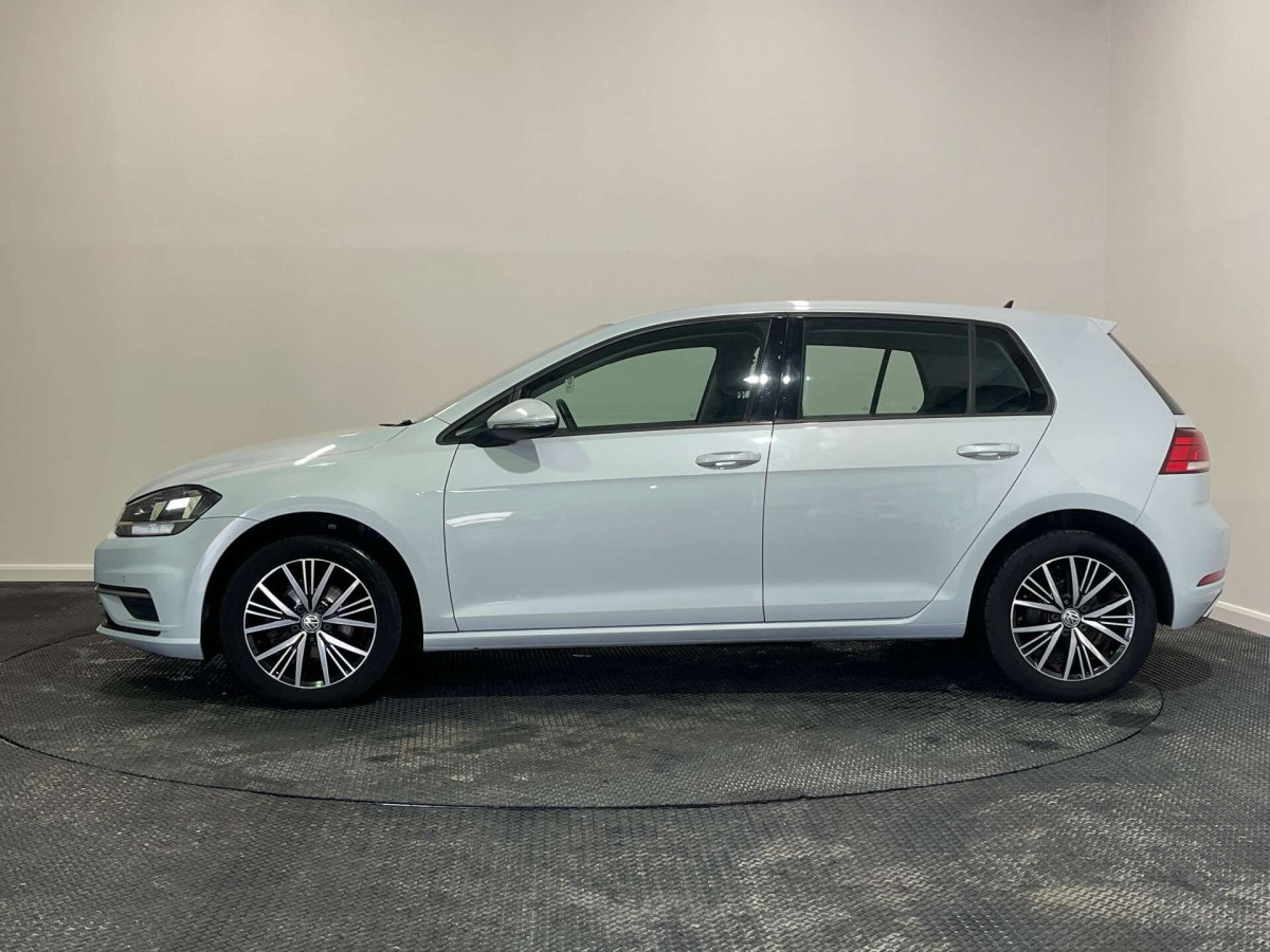 VOLKSWAGEN GOLF 2017 (67) 1.0 TSI BLUEMOTION TECH SE NAV HATCHBACK 5DR PETROL DSG EURO 6 (S/S) (110 B - 2017 - £11,000