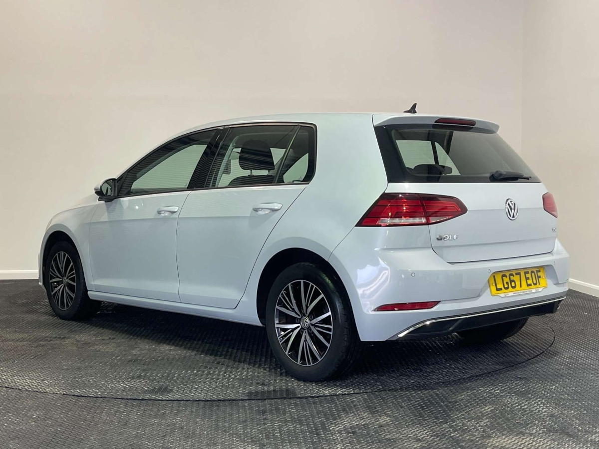 VOLKSWAGEN GOLF 2017 (67) 1.0 TSI BLUEMOTION TECH SE NAV HATCHBACK 5DR PETROL DSG EURO 6 (S/S) (110 B - 2017 - £11,000