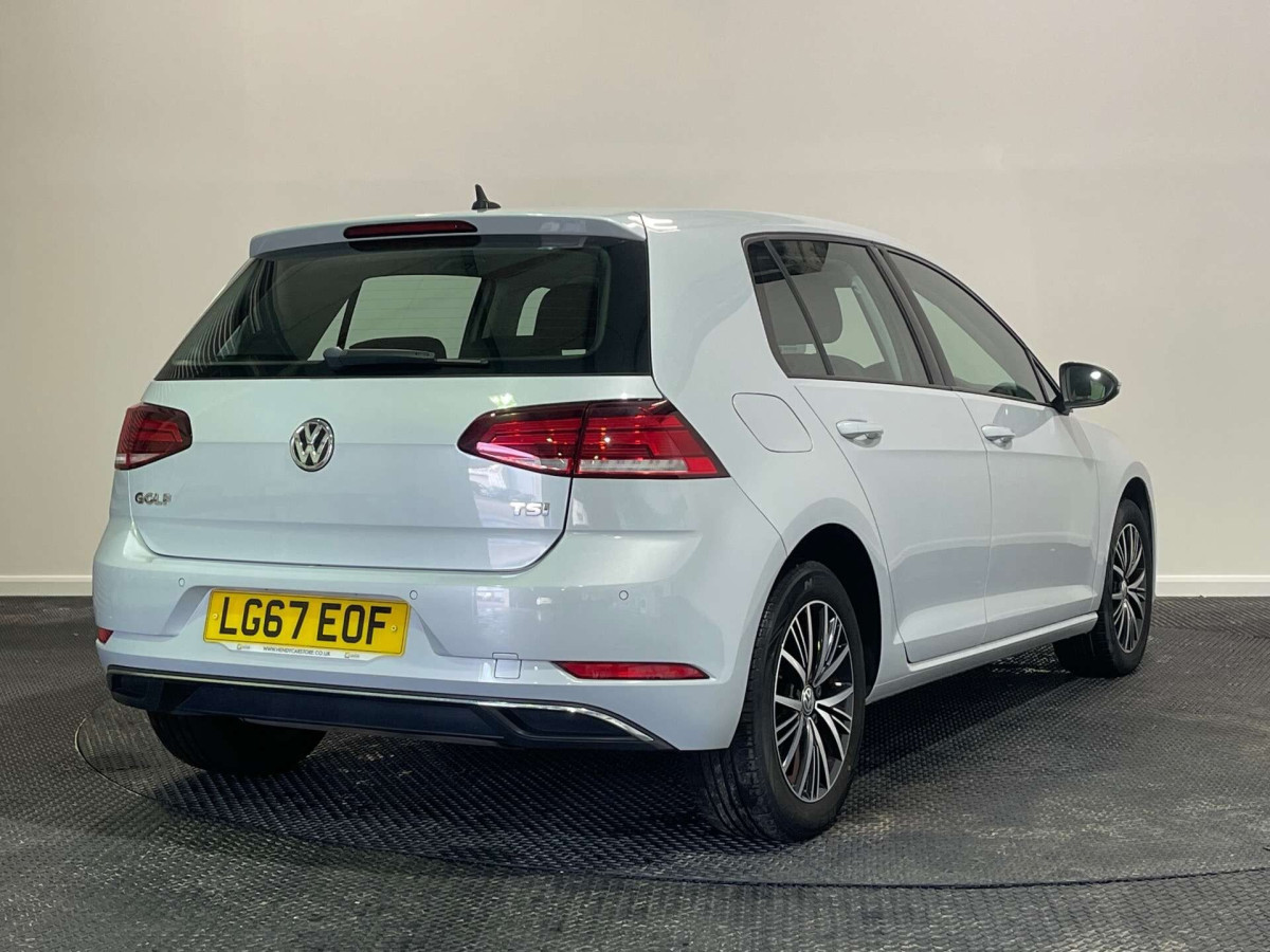 VOLKSWAGEN GOLF 2017 (67) 1.0 TSI BLUEMOTION TECH SE NAV HATCHBACK 5DR PETROL DSG EURO 6 (S/S) (110 B - 2017 - £11,000