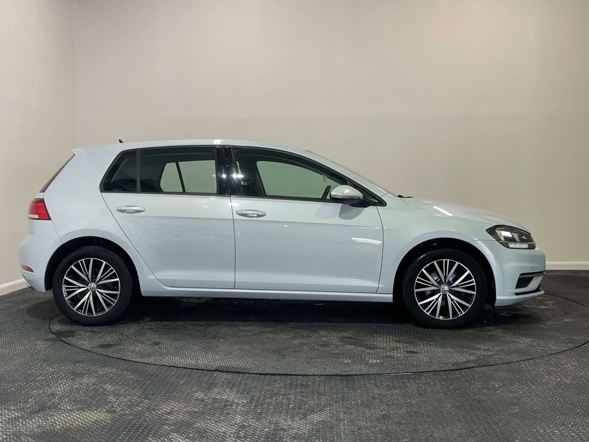 VOLKSWAGEN GOLF 2017 (67) 1.0 TSI BLUEMOTION TECH SE NAV HATCHBACK 5DR PETROL DSG EURO 6 (S/S) (110 B - 2017 - £11,000